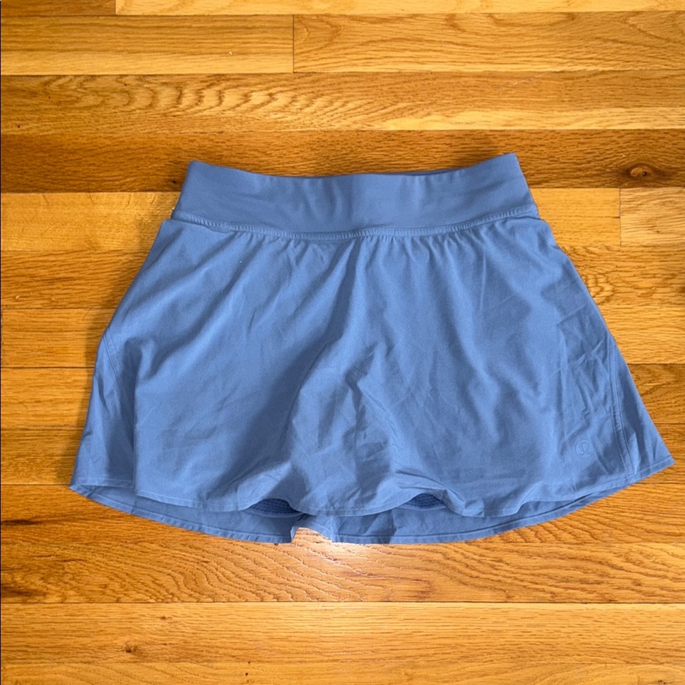 Lululemon light weight tennis skirt / skort 4 EUC